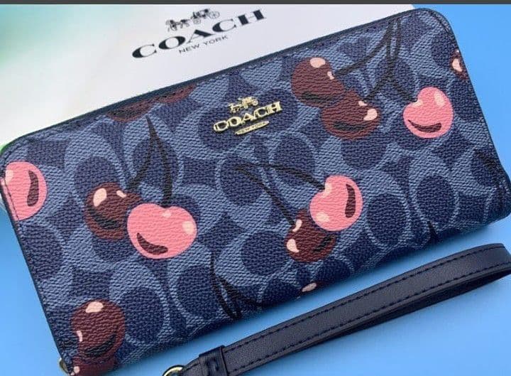 新品未使用コーチ長財布チェリーさくらんぼ柄ネイビーブルーレディース