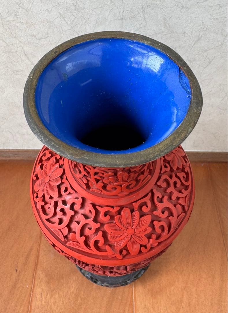 堆黒•堆朱花瓶2個セット 骨董品 細密彫刻 中国美術漆工芸 花台付き