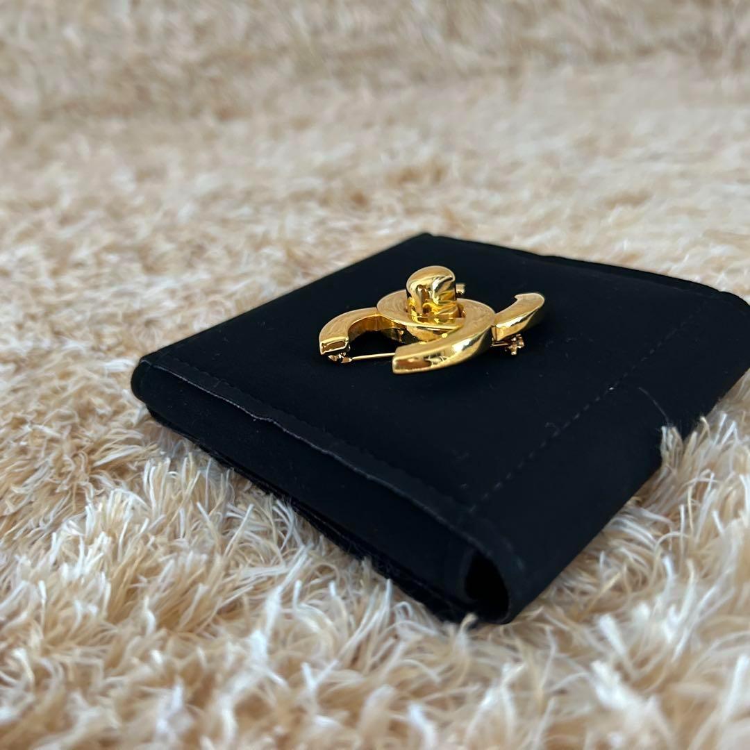 極美品✨ シャネル ココマーク ターンロック ブローチ ゴールド 刻印