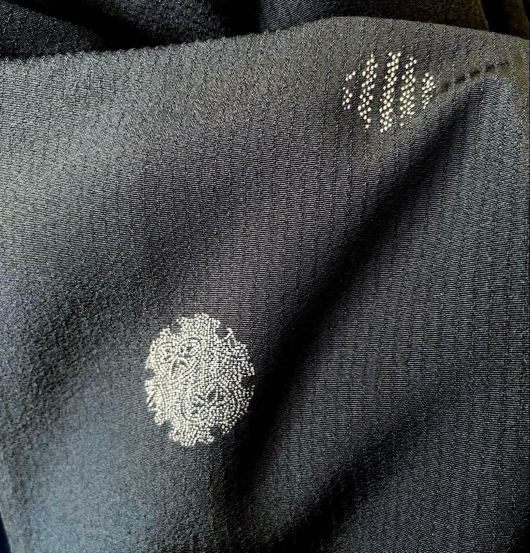 小紋】 濃紺お召絹地に 雪輪 飛び柄 彫りと染め作家物 素敵な装い