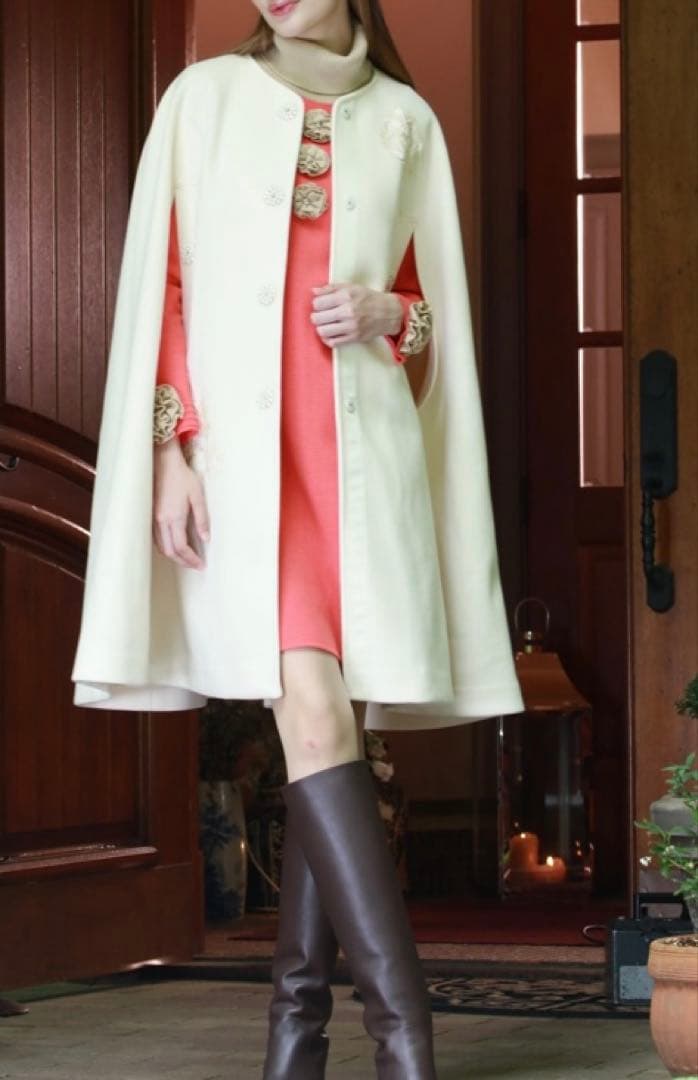 スーパービューティー☆44☆新品タグ付き スパンコール刺繍のポンチョ