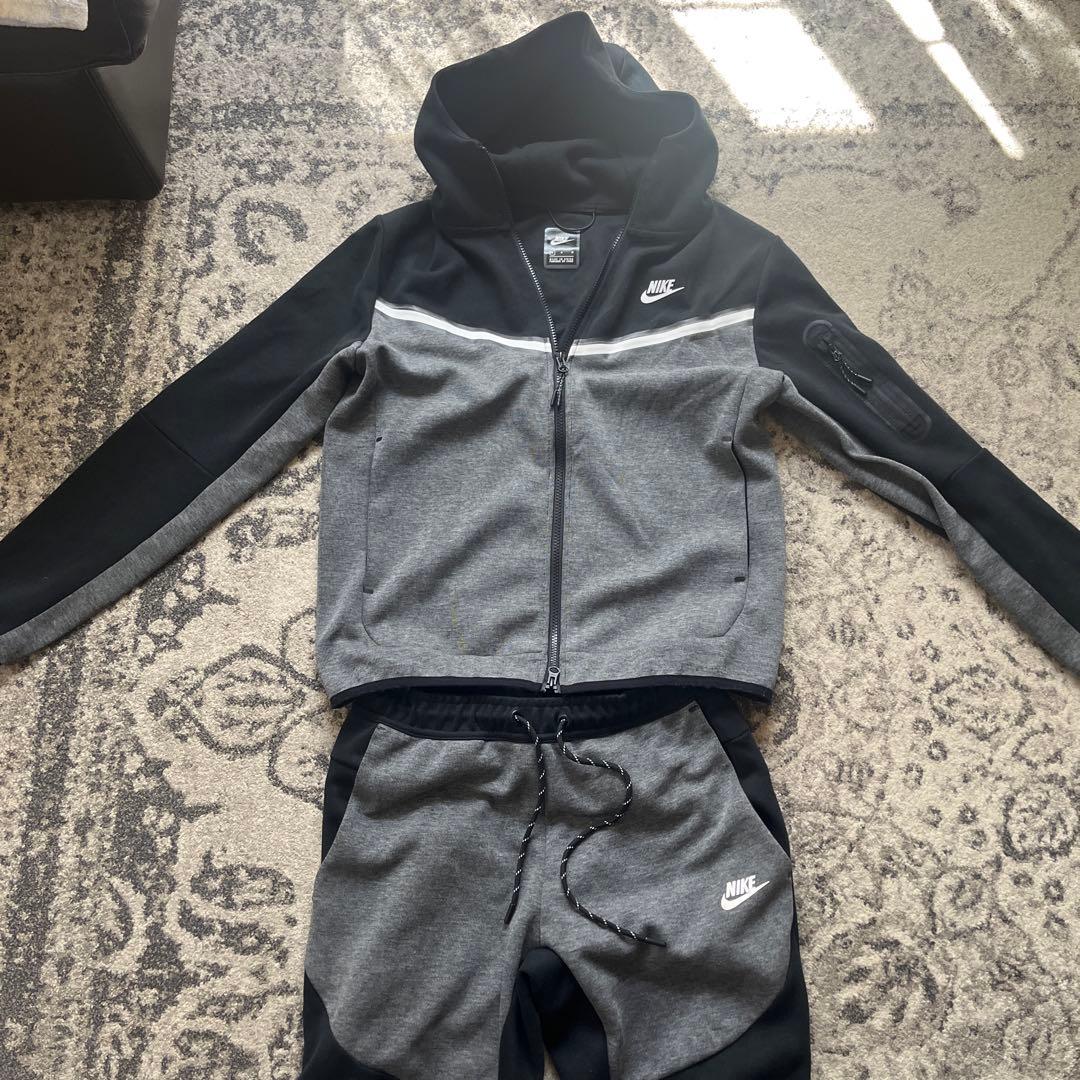 美品Nike 上下セットアップテックフリース黒グレー Mサイズ - メルカリ
