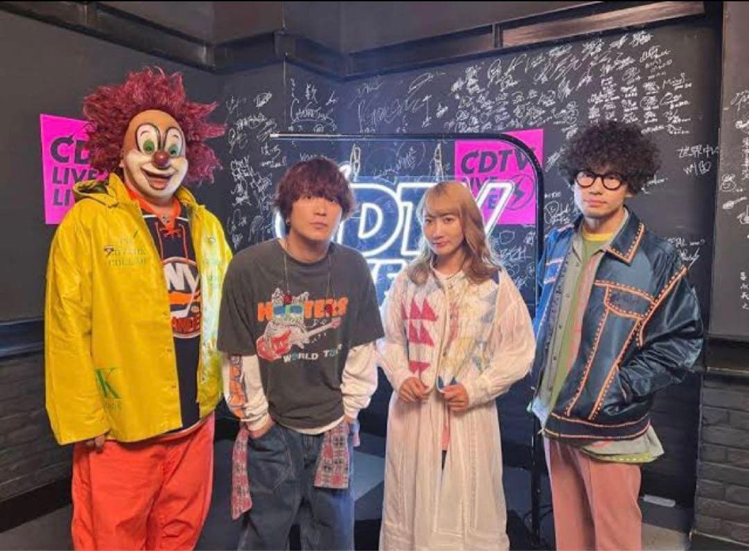 セカオワ深瀬さん着用 90s HOOTERS WORLD TOUR TEE - メルカリ