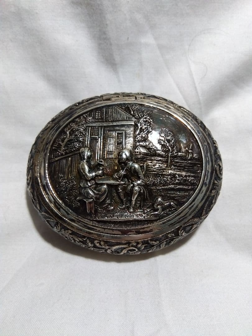 ♪小箱　ボンボニエール？ 銀製？ 犬の刻印 ？ 皇室のボンボニエール −ご慶事を彩る菓子器－ | 京都で遊ぼうART