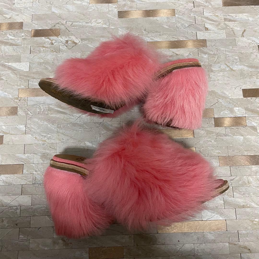 UGG ファーサンダル ピンク 個性派 トレンド - メルカリ