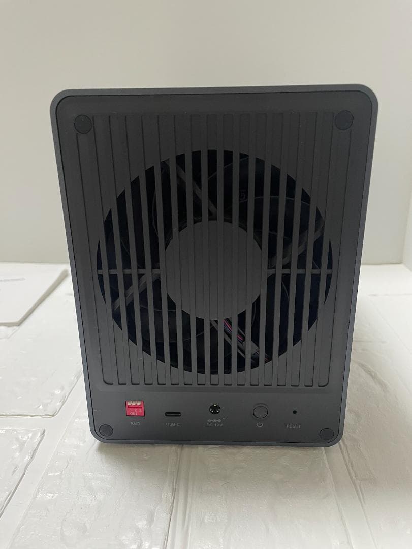 新品 【外箱なし・未使用に近い】UGREEN 5ベイ RAID対応 UGREEN