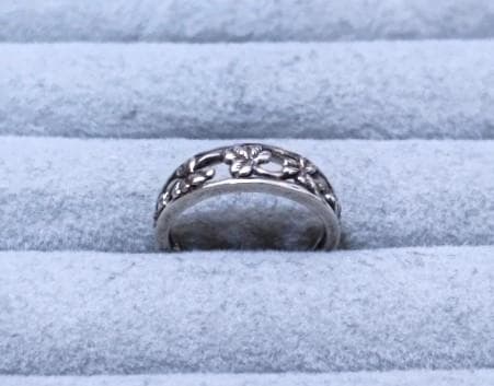 agete アガット フラワーモチーフ SV ピンキーリング 5号 40136 - メルカリ