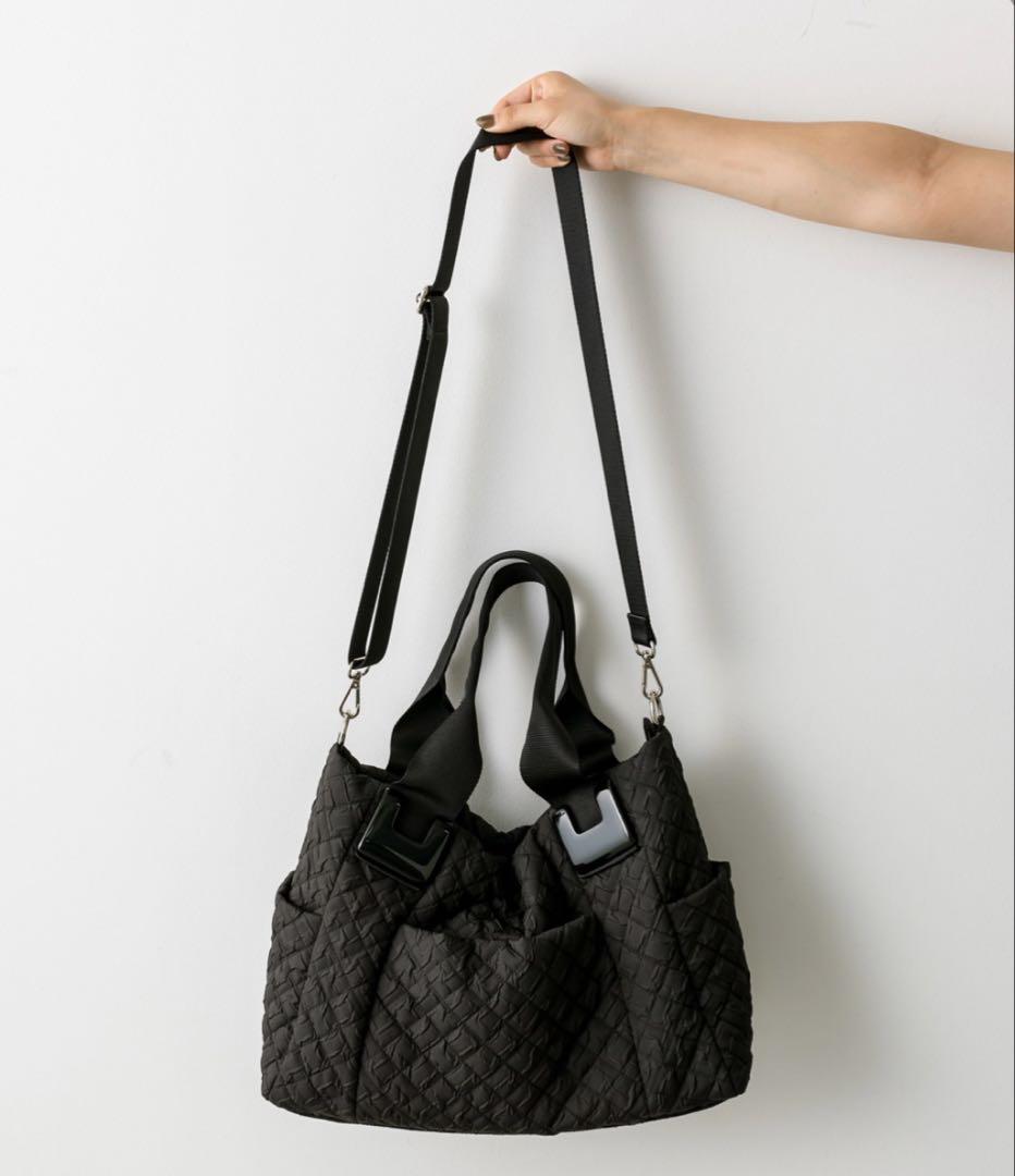 イアパピヨネ《A4可/ショルダー付き》キルティング 樹脂パーツトートバッグ M