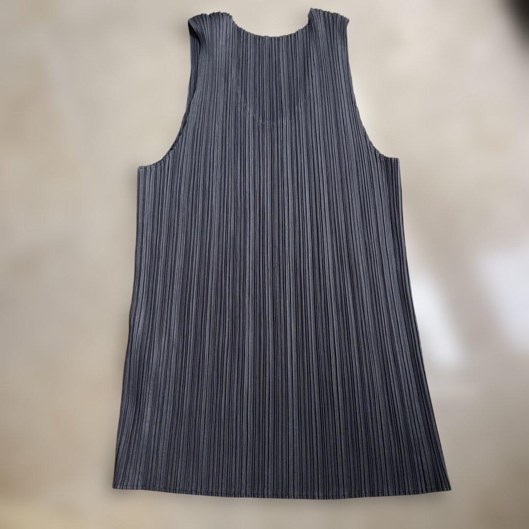 イッセイミヤケ タンクトップ プリーツ グレー ノースリーブ - メルカリ