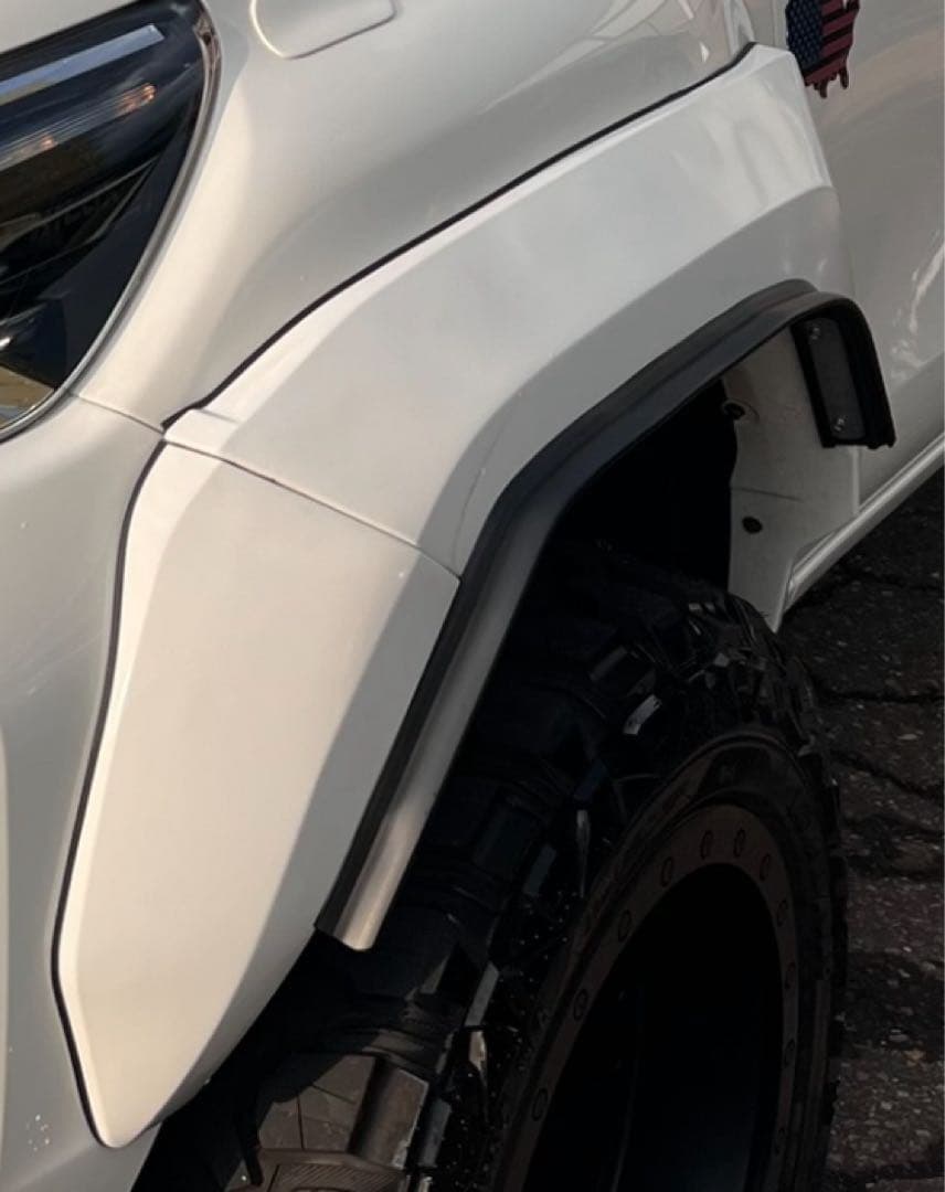 ハイラックスニュージーランドオーバーフェンダー70㍉ワイド　ラバーフェンダー付き トヨタ ハイラックス GUN125 後期 Zグレード用 ニュージーランドルック