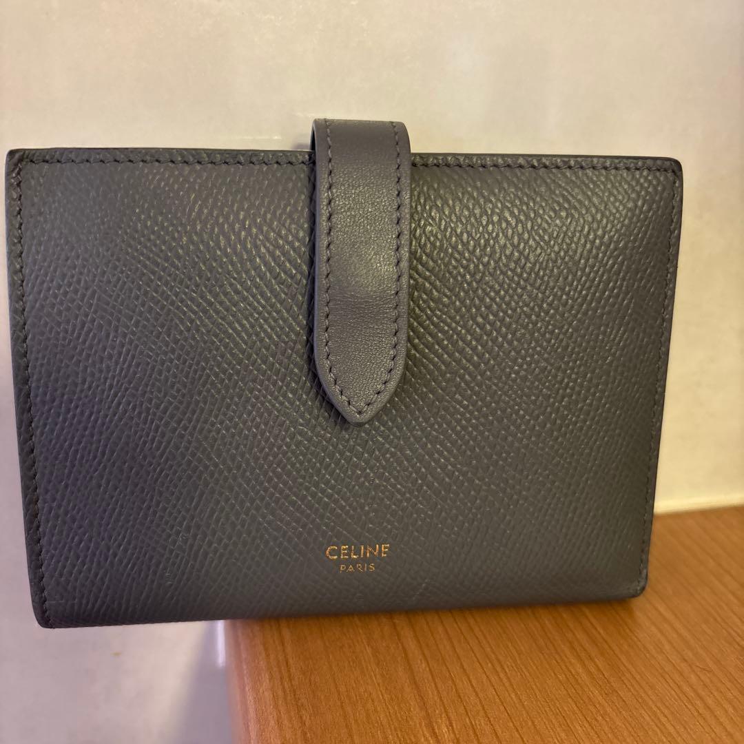 美品　CELINE グレー 二つ折り財布 CELINE（セリーヌ） 財布 二つ折り財布 ミディアム ストラップ