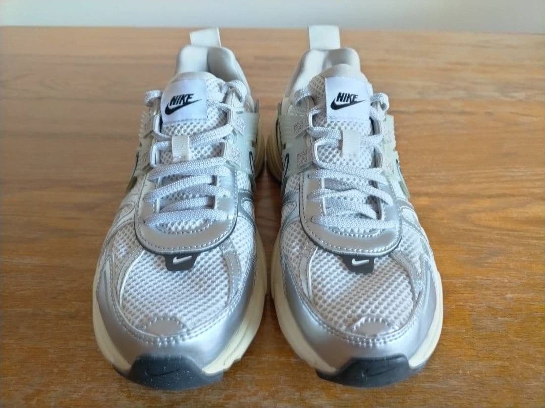 ナイキ　NIKE　V2K RUN　ホワイト×シルバー　24.0cm