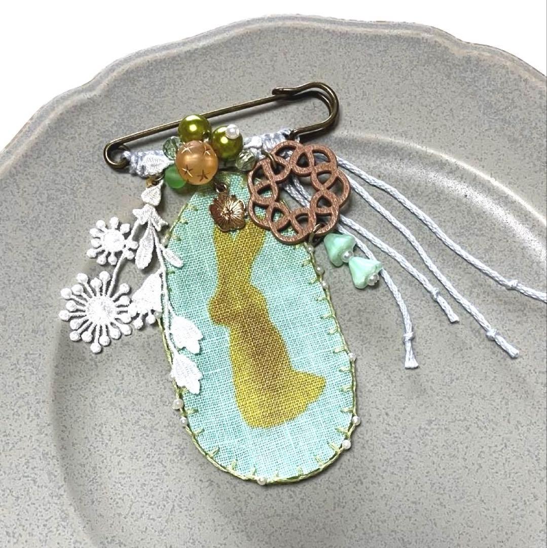 ミナペルホネン生地 うさぎ ハンドメイドブローチ - メルカリ