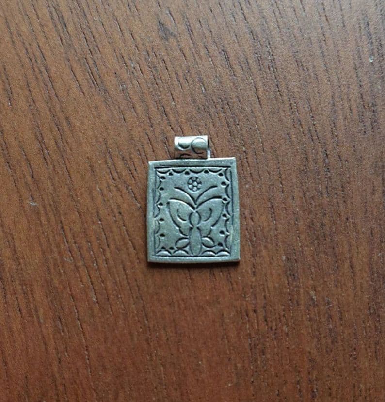 ⑬カレンシルバーチャームトップ 蝶々のフレーム - メルカリ