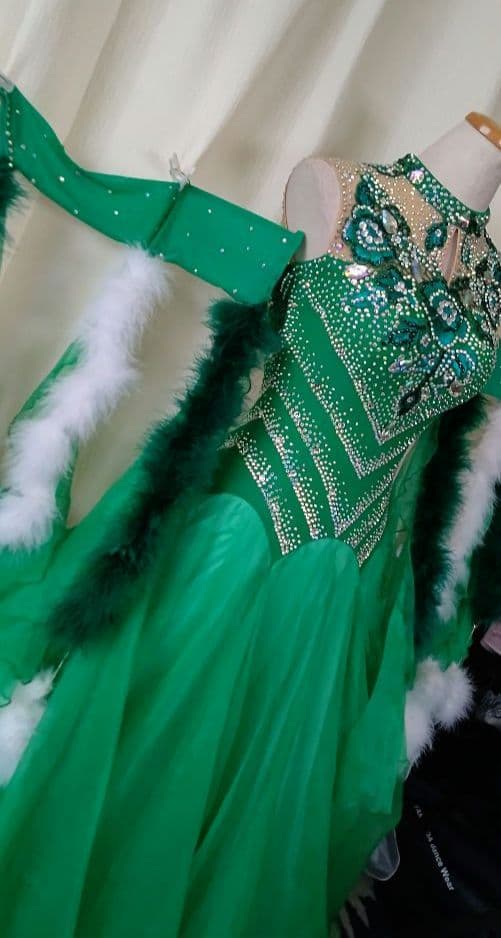 社交ダンスドレス！Gentil社スタンダードドレス！グリーン！