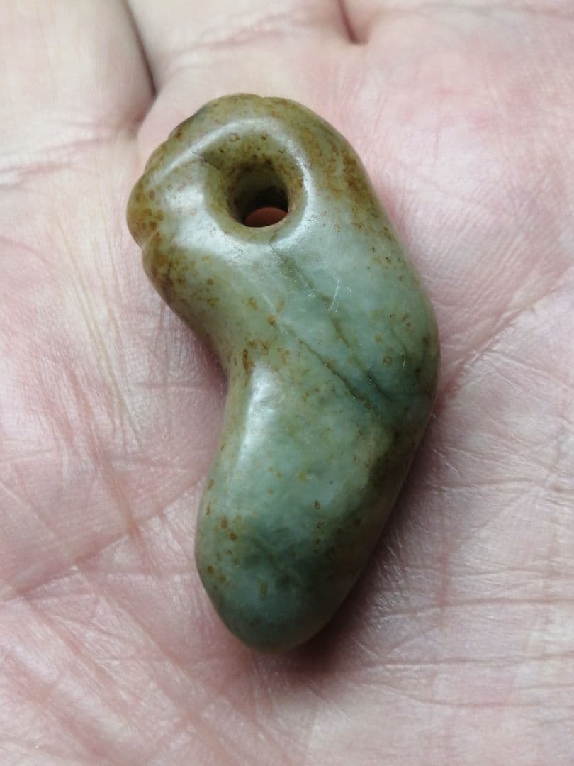 ★縄文期『古代翡翠勾玉』出土品　4.2cm 埋蔵文化財　本物の『古代翡翠』です