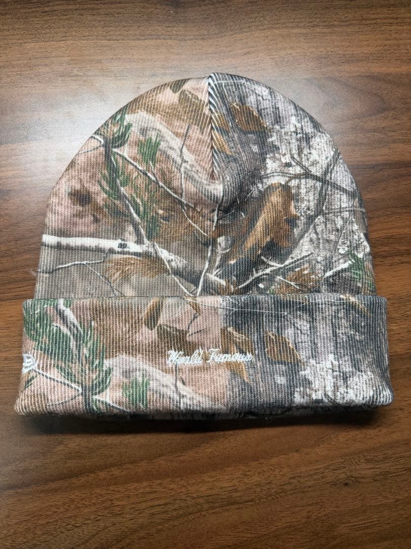Supreme NewEra ビーニー カモ 25FW 鑑定書、鑑定バッジ付き - メルカリ