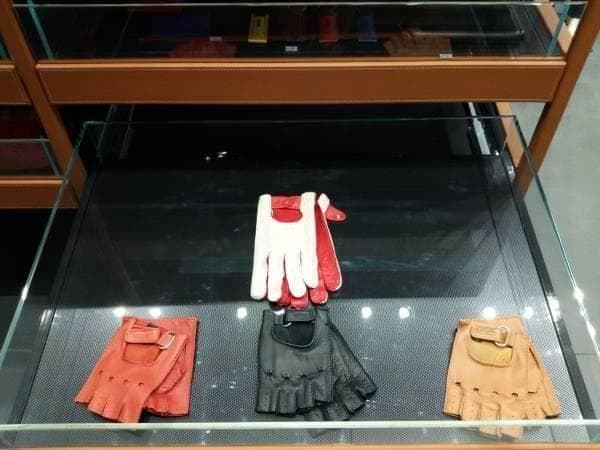 メローラ ディアロッソ赤 指貫ドライビンググローブ フェラーリ別注元