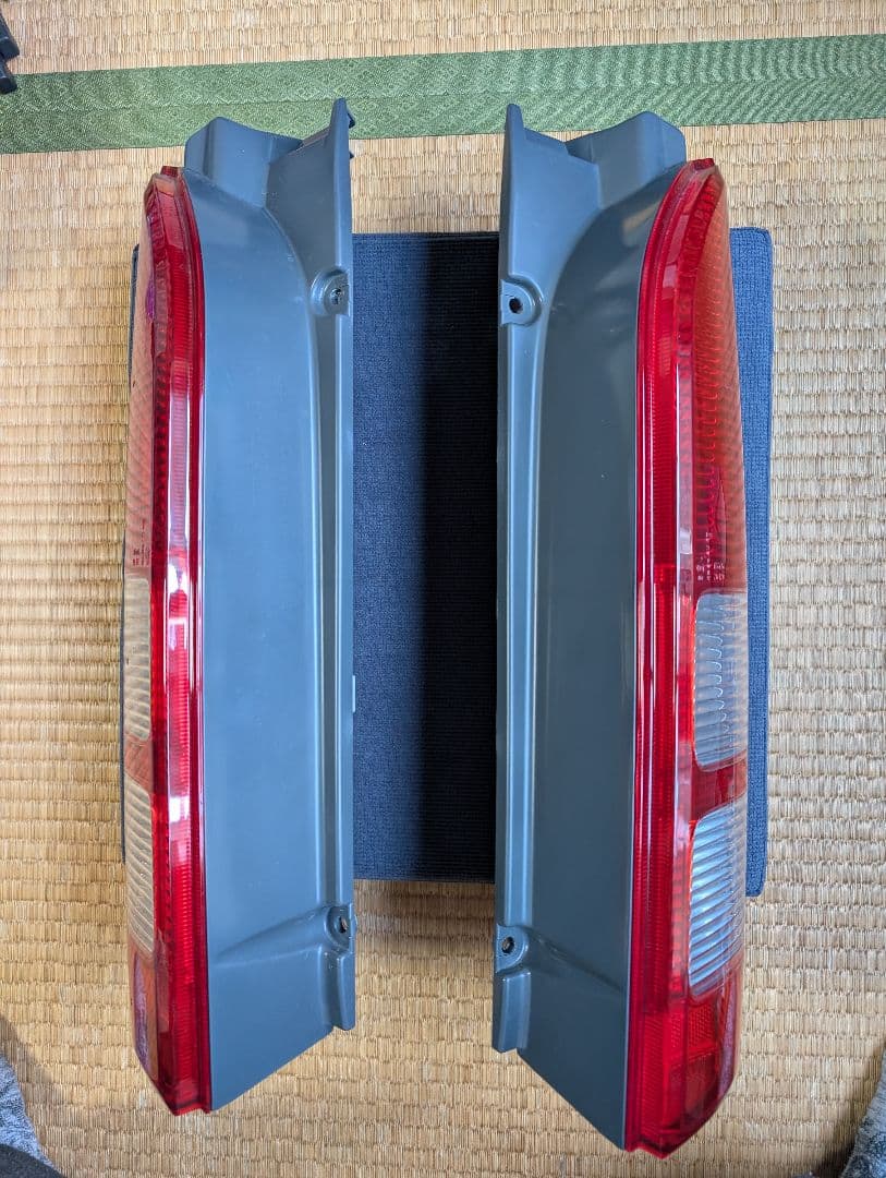 美品 ハイエース 1型 純正テールランプ 左右セット 長期保管品 200系