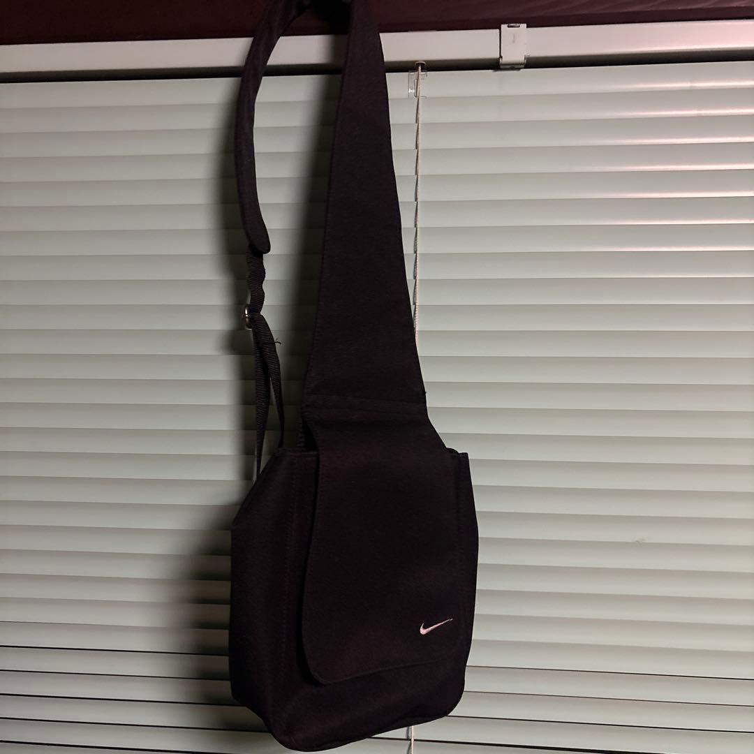 90s 00s ワンショルダー NIKE レア ボディバッグ スリングバック 冬