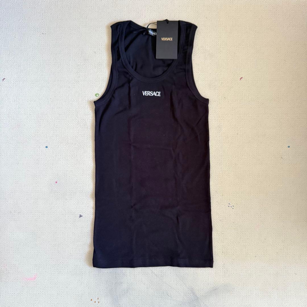 VERSACE ブラック タンクトップ Cotton Ribbed Tank Top Black | VERSACE US