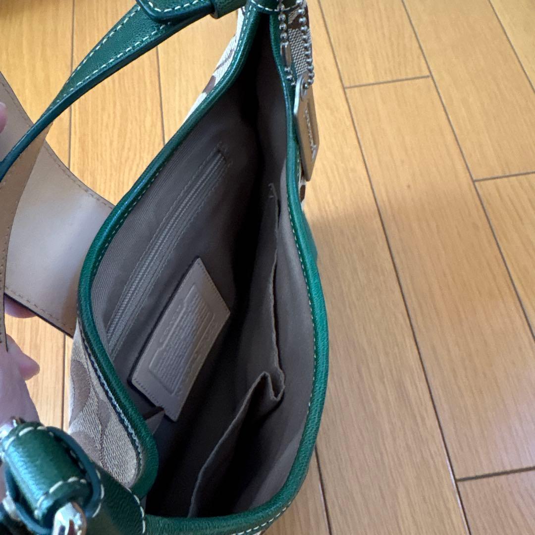 coachショルダーバッグ 緑系 スエード - メルカリ
