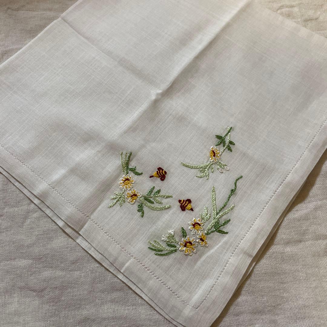 ベトナム手刺繍 ハンカチ ポアンポアン 【訳あり】 - メルカリ