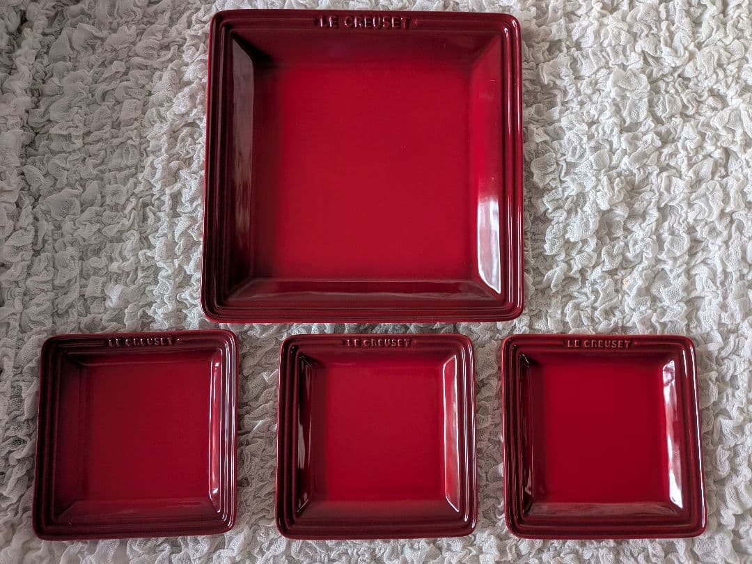 LE CREUSET★スクエアプレート角皿4点セット Amazon｜ル・クルーゼ(Le Creuset) 皿 小皿 メッシュ・スクエア・ミニ