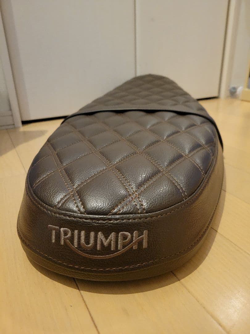 タマ様 美品 Triumph トライアンフ 純正キルトベンチシート - メルカリ