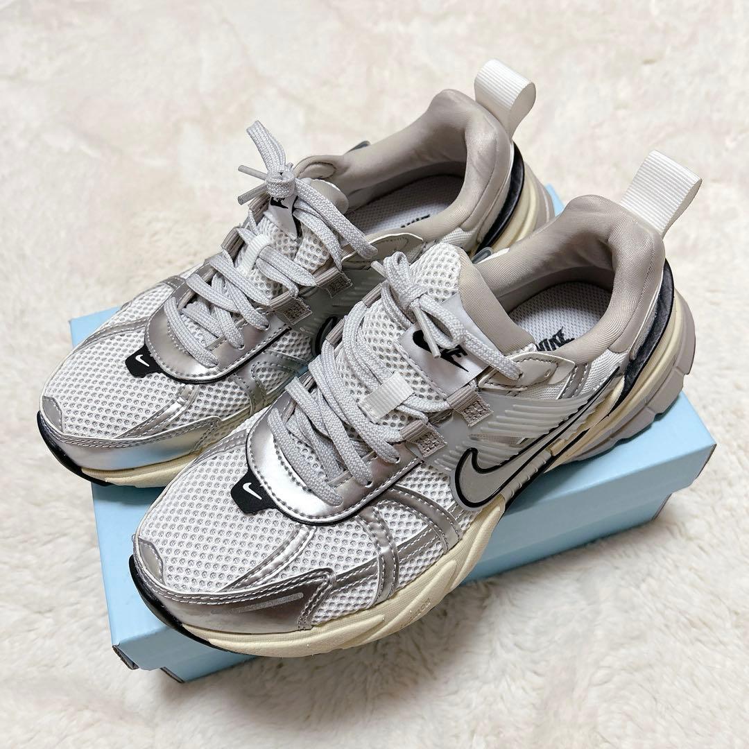 n*︎様 NIKE W V2K RUN FD0736-100 【23.5cm】