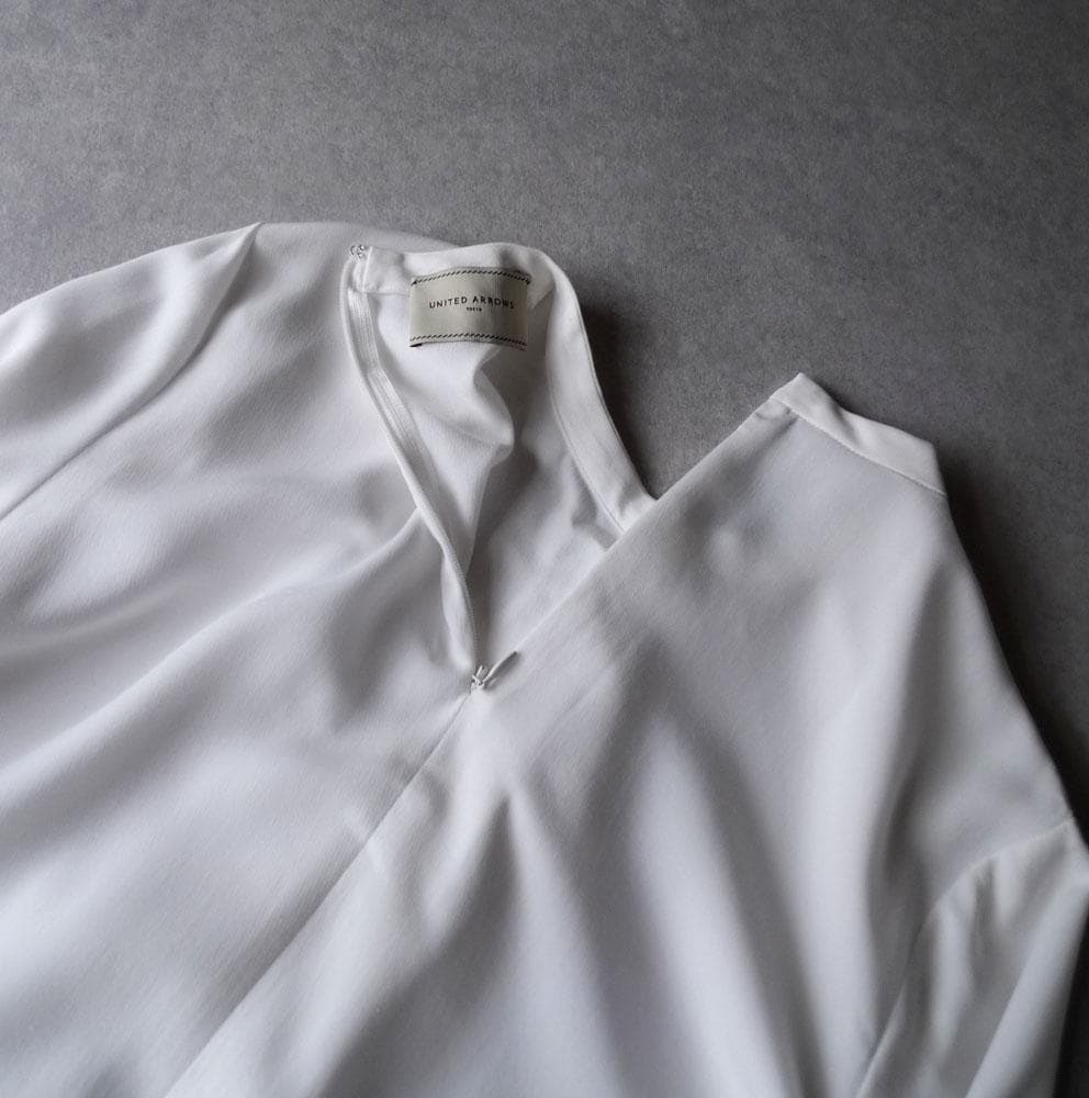 美品 ユナイテッドアローズ TOKYO 2万円 フロントフリルのブラウス 351