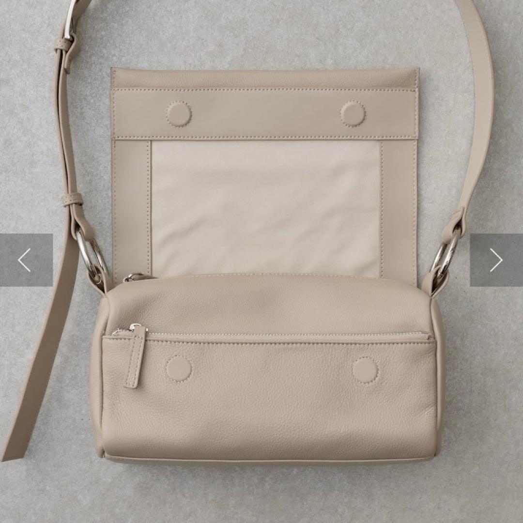 BEARDSLEY ビアズリー レザーボディバッグ - メルカリ