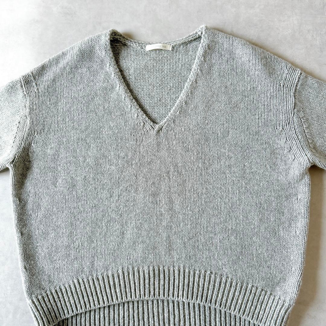 ギャルリーヴィー ファインウール Vネックニットプルオーバー グレー