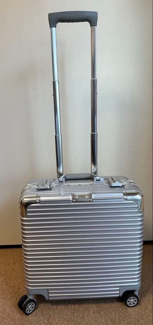 今週末限定 TSAロック付 シルバー キャリーケース 美品 送料無料 新品 スーツケース かわいい mサイズ TSAロック付き