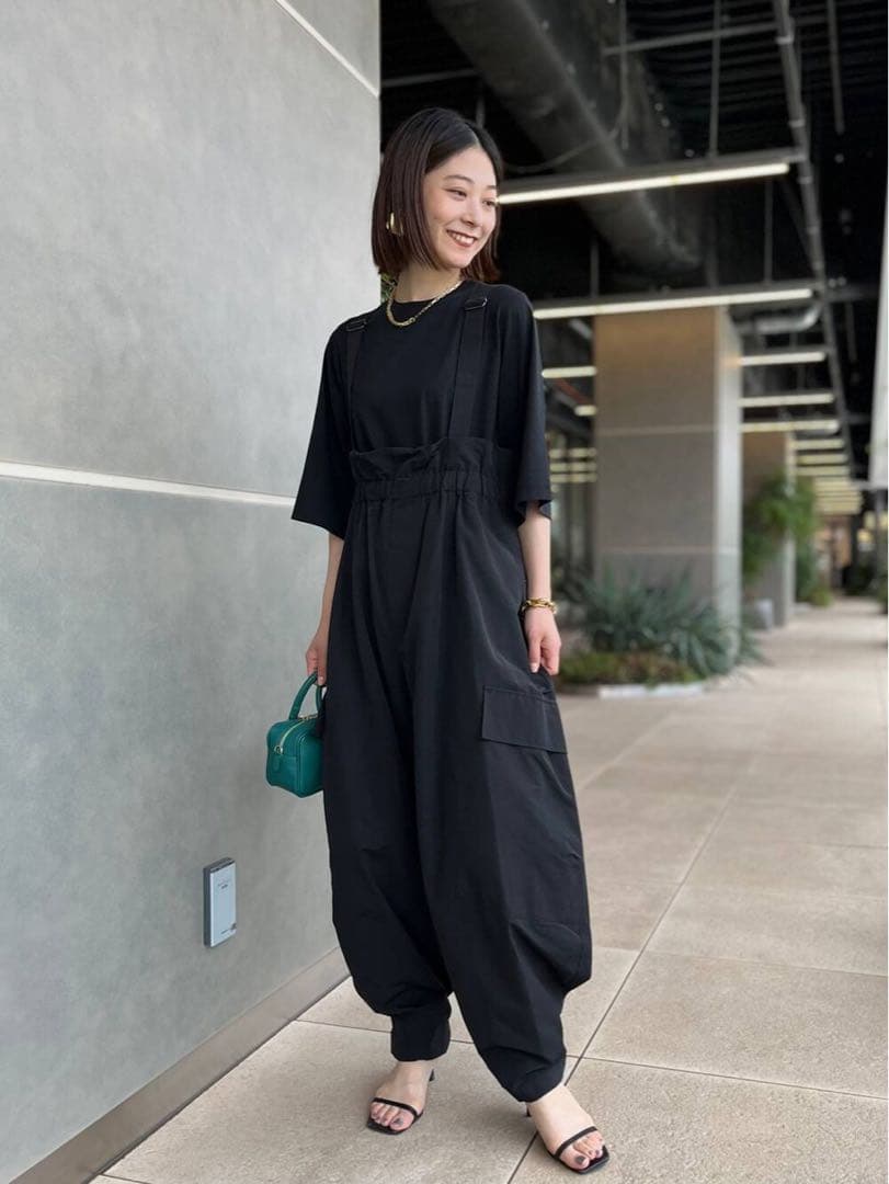 新品タグ付き Curensology コットンナイロンサロペットパンツ - メルカリ