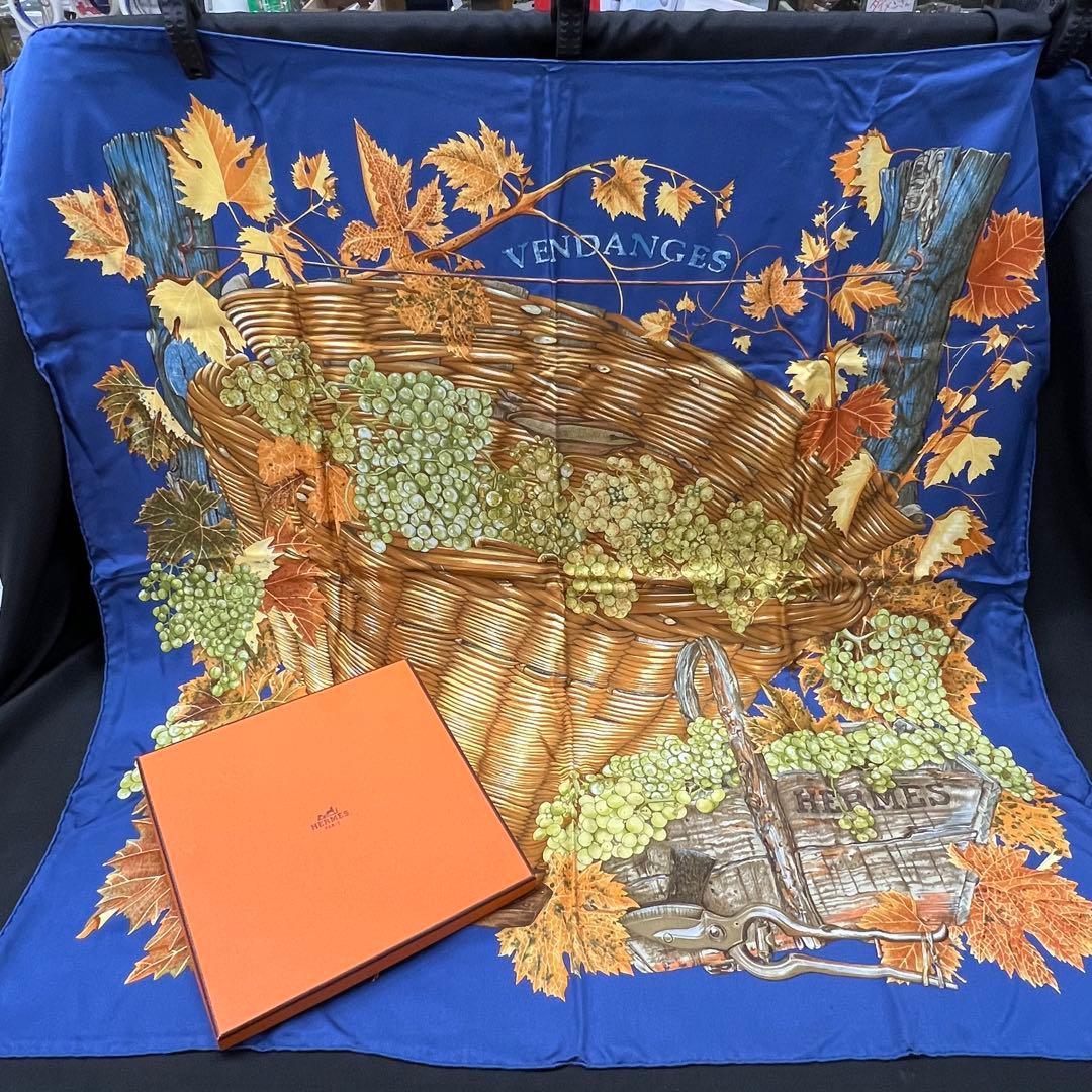 ☘*️様 hg【used】HERMES スカーフ カレ90 ブドウ　収穫VEND 2026年最新】HERMES VENDANGESの人気アイテム - メルカリ