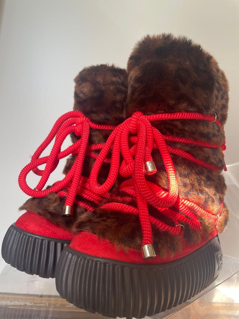 YELLO PAOTU FAUX FUR BOOTS Sサイズ YELLOのPAOTU faux fur bootsが世界の素晴らしいアーティスト様たちに