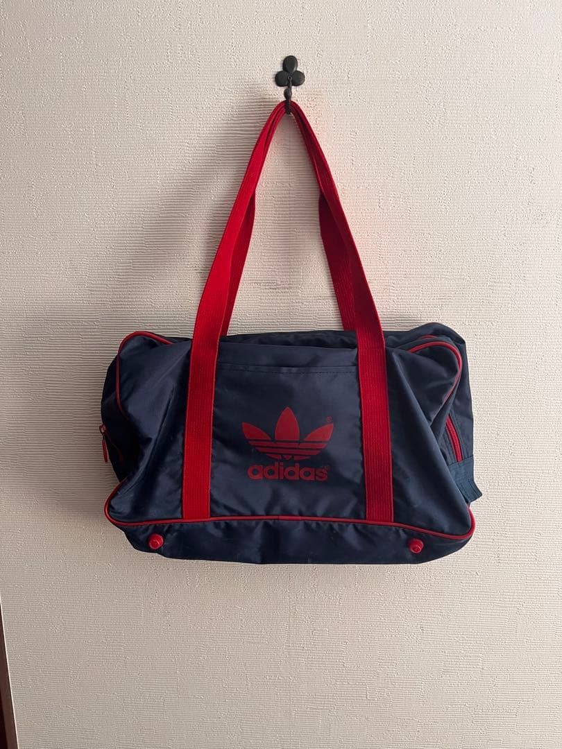 adidas スクバ ネイビー×レッド ボストンバック - メルカリ