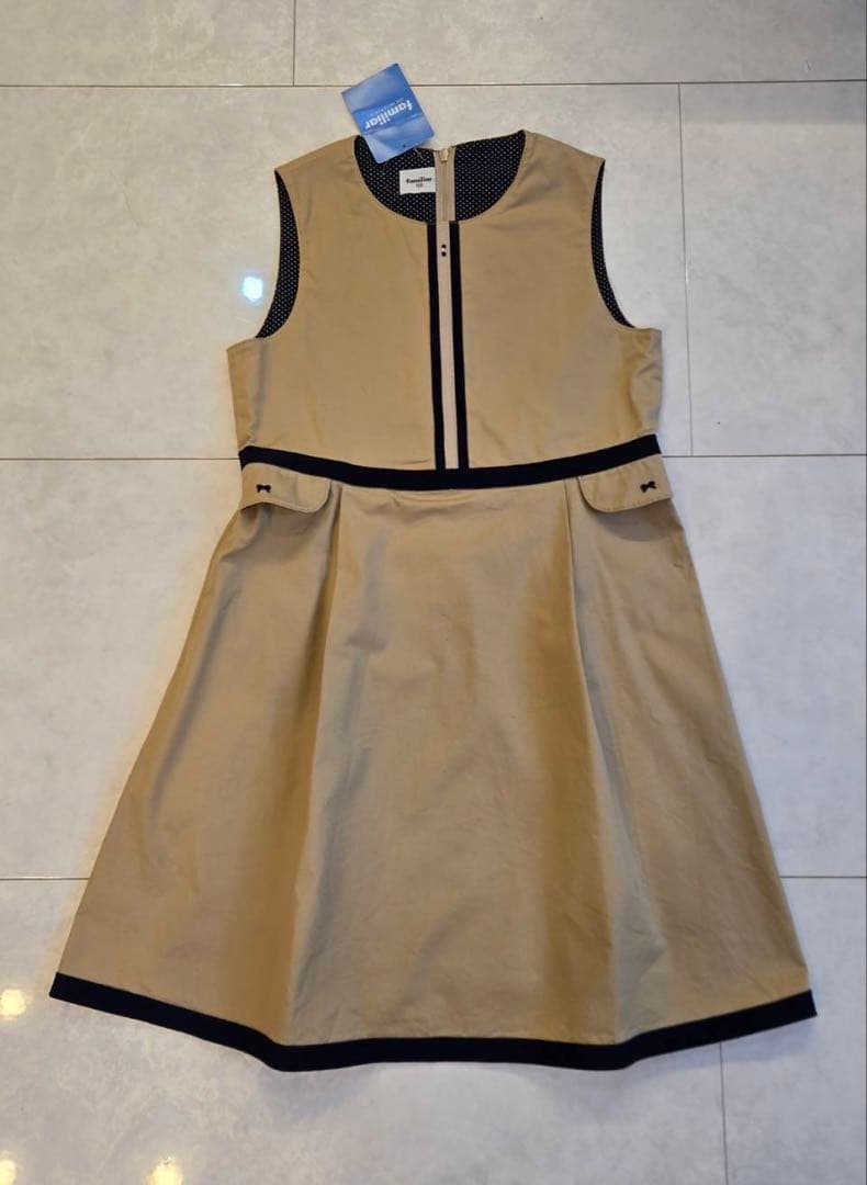 《新品タグ》familiar（ファミリア）ネイビー切替ワンピース、サイズ120