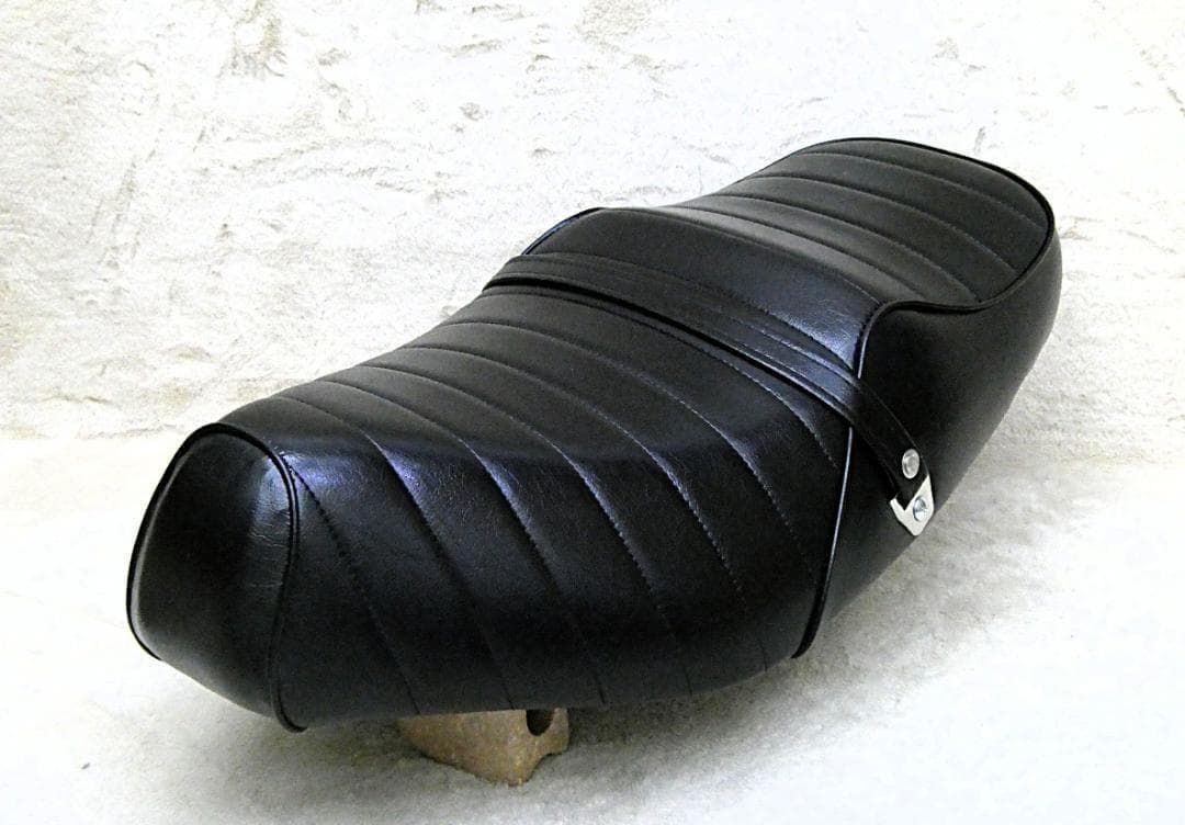 アドレスV125 黒皮 タックロールシート - メルカリ