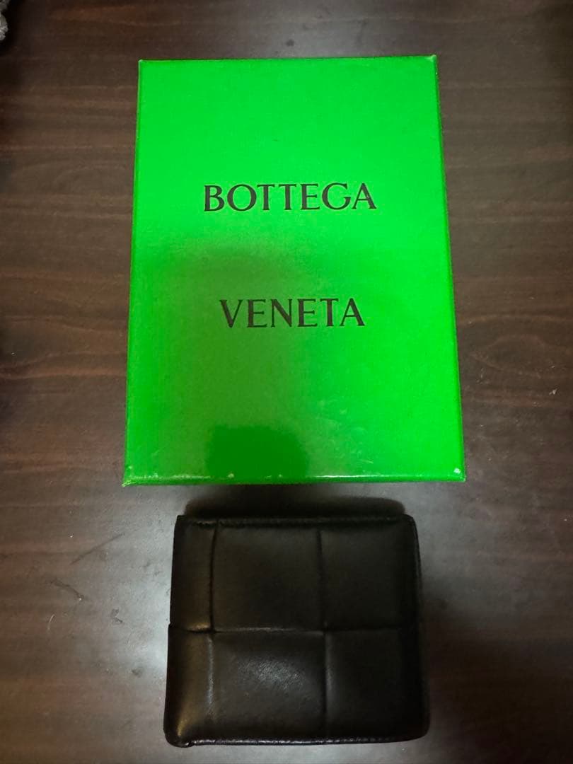 BOTTEGA VENETA ブラック二つ折り財布 名入れ】ボッテガ 財布 メンズ 二つ折り ブランド ボッテガヴェネタ 二