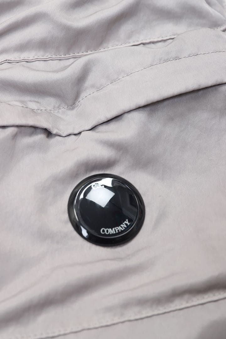 CP Company ヘルメットバッグ ライトグレー - メルカリ