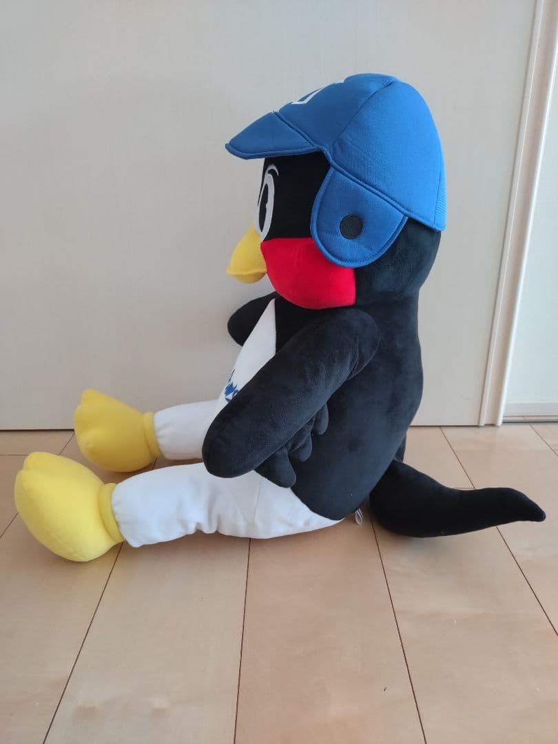 つば九郎抱っこぬいぐるみ（特大） - メルカリ