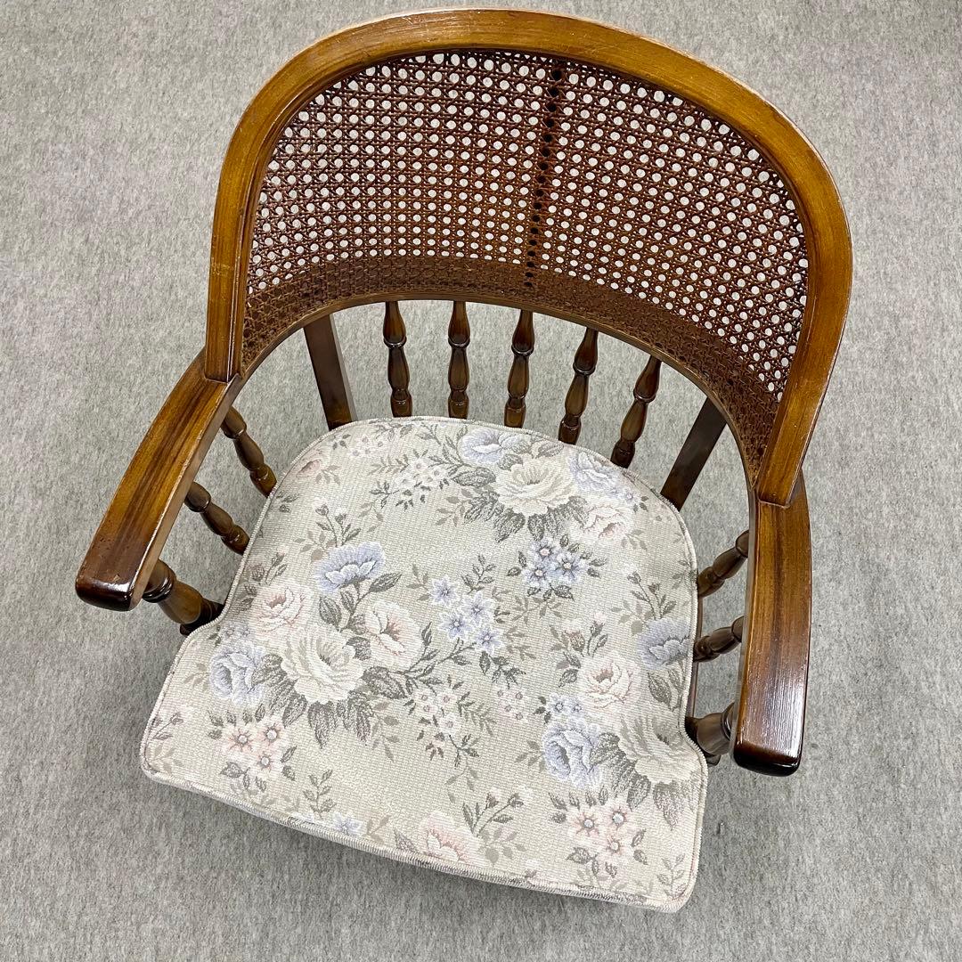 【カリモク】\"コロニアル\"CC3400 肘付食堂椅子 No.4