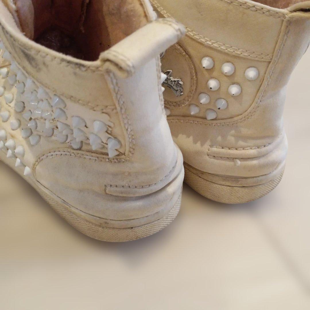 クリスチャンルブタン ハイカットスニーカー スタッズ付き ホワイト 白