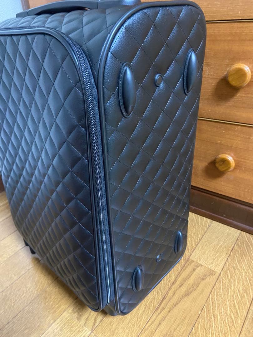 極美品マダムヒロコキルティング加工キャリーケースリアンブラック