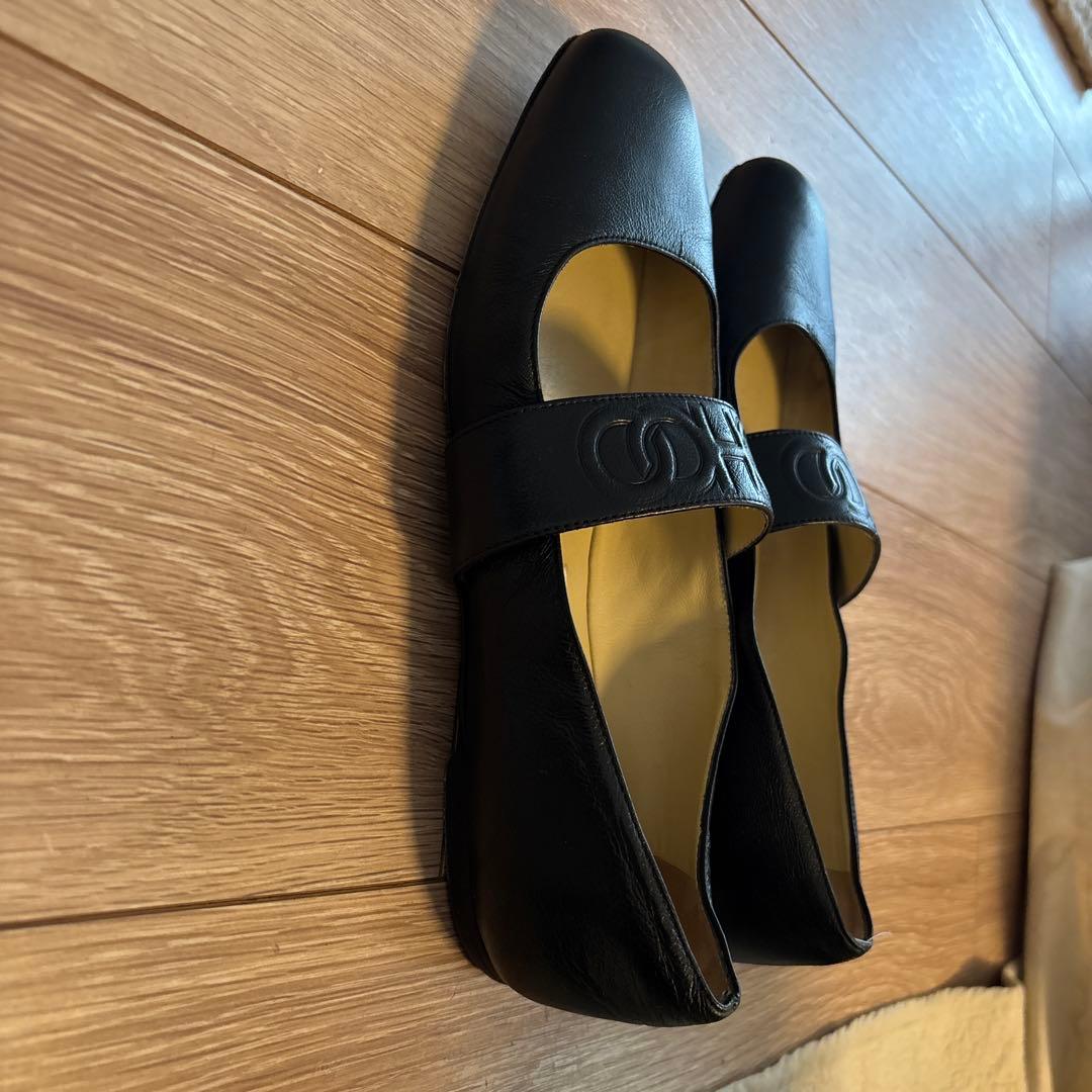 JIMMY CHOO ブラック フラットシューズ 36 1/2 - メルカリ