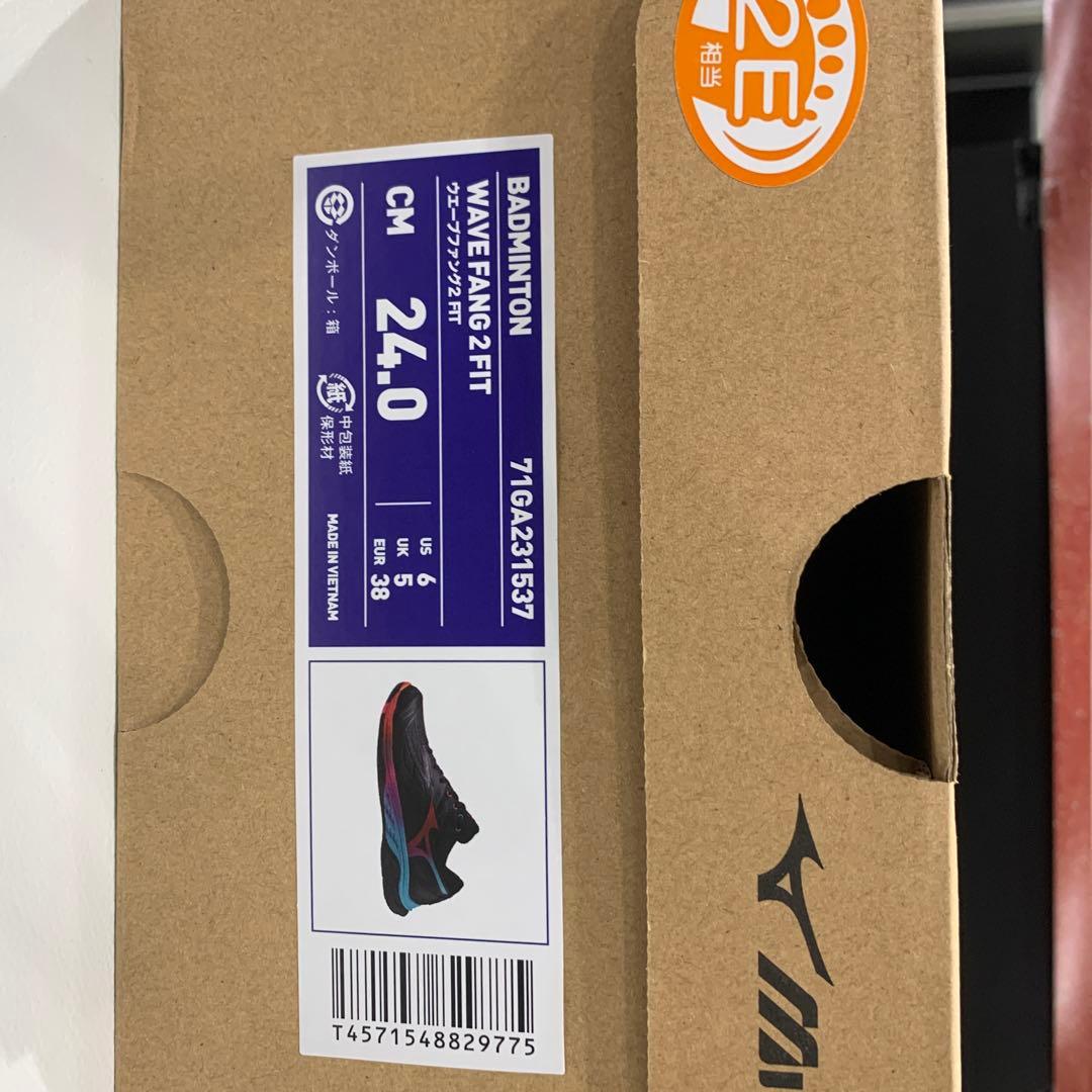 新品未使用　ミズノバドミントンシューズ ウェーブファング2FIT 24.0cm