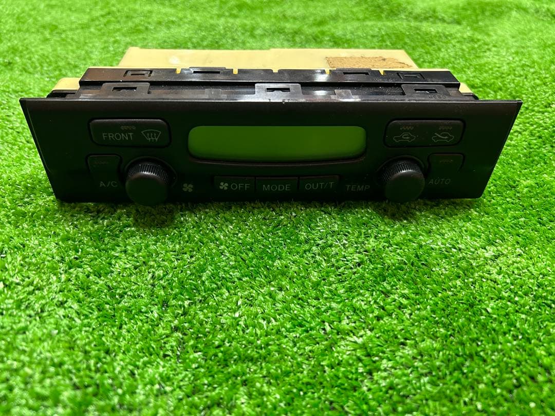 ハイラックスサーフ185ディーゼル エアコンスイッチ トヨタ ハイラックス サーフ(KDN185W 後期 ディーゼル)純正 オート