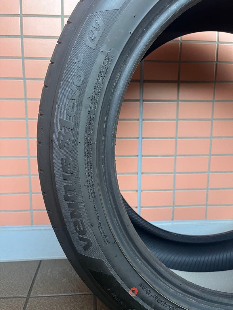 テスラモデルY標準装着タイヤ4本セット255/45/R19 スポンジあり - メルカリ